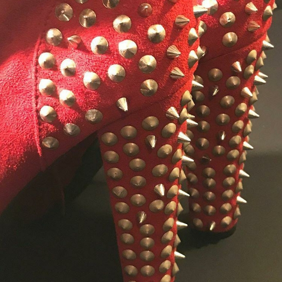 Red sued block hill - Picture 3 of 6